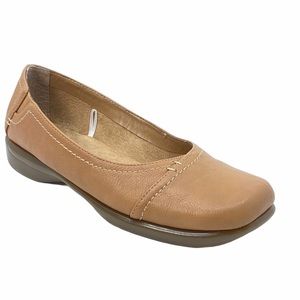 AEROSOLES Brickwork Tan Slip-On Flats Size 6.5